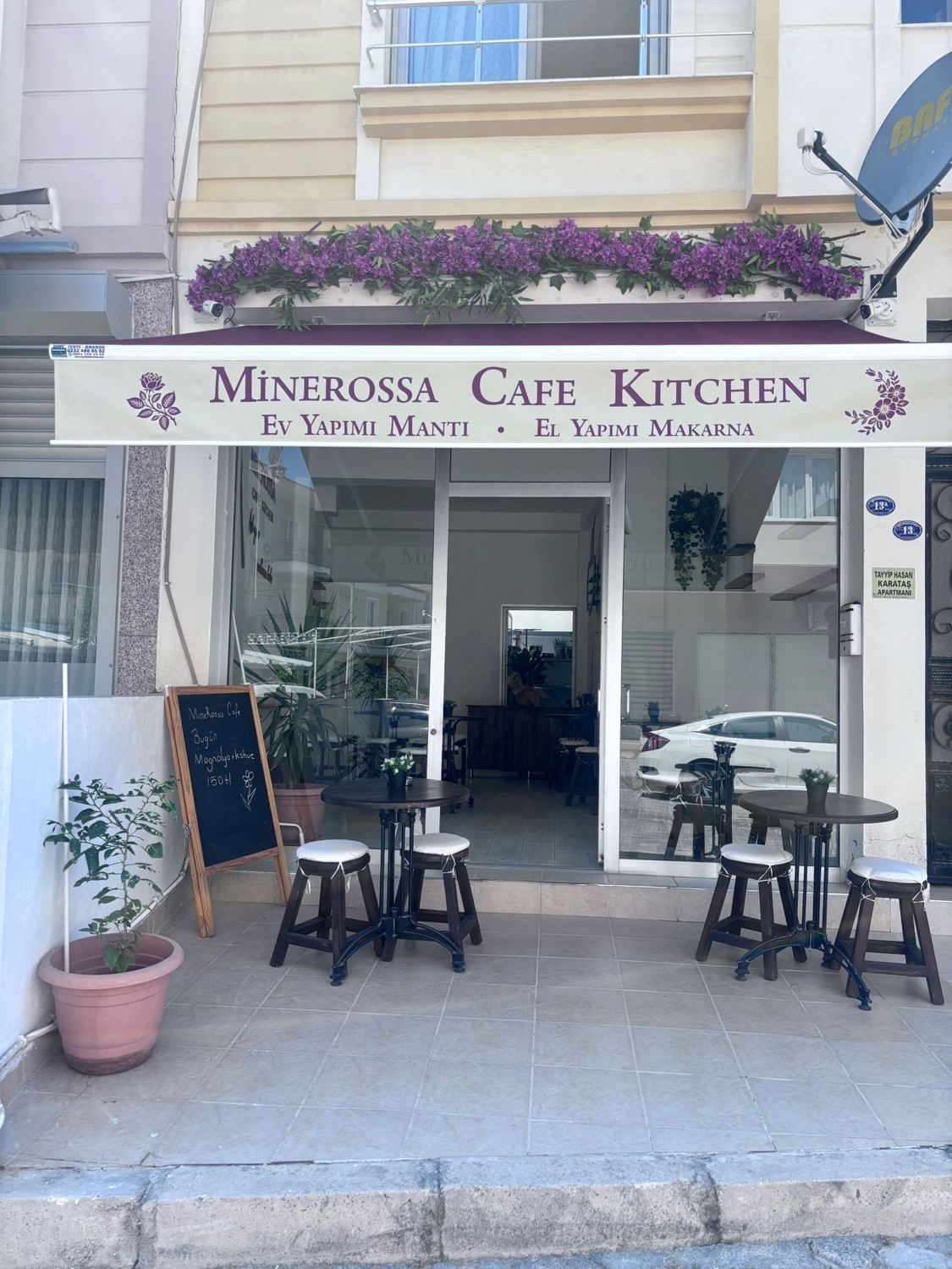 Minerossa Cafe Kitchen dükkân cephesi, Çeşme